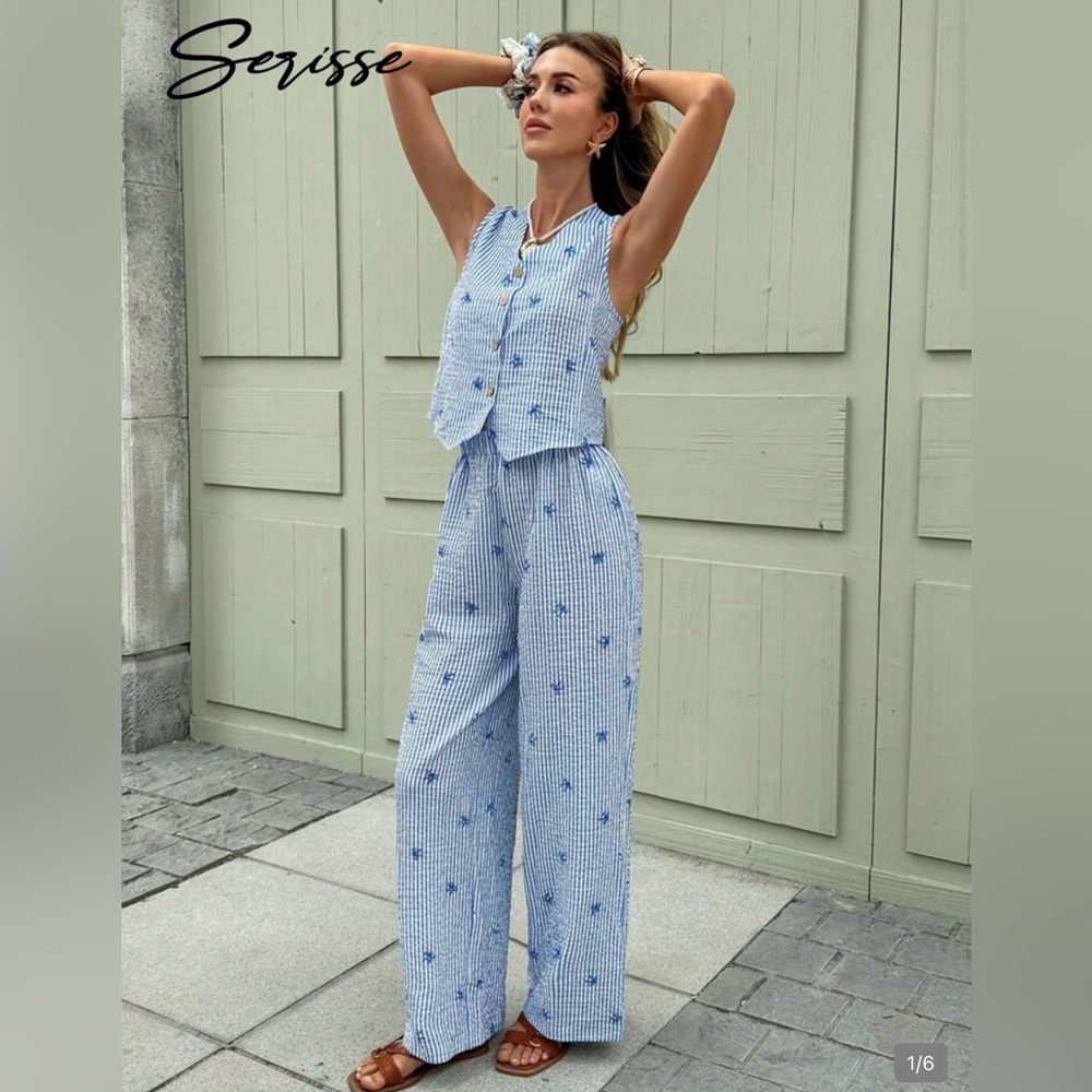 🌿3 for $25!! Bundle and Save🌿
[SHEIN] Blue and White Striped Top